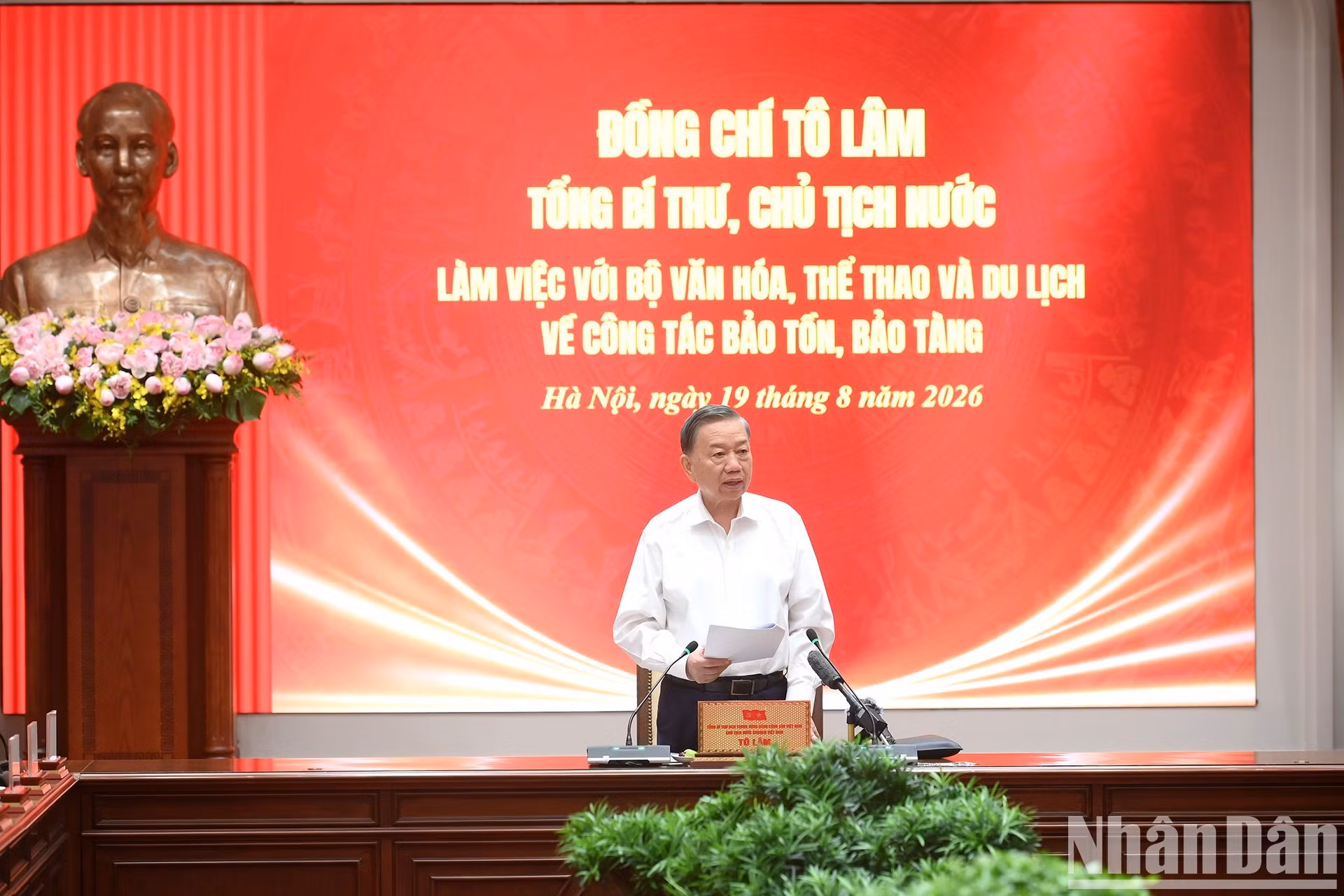 Le dirigeant vietnamien To Lam prononce une allocution de conclusion à l’issue de la séance de travail.
