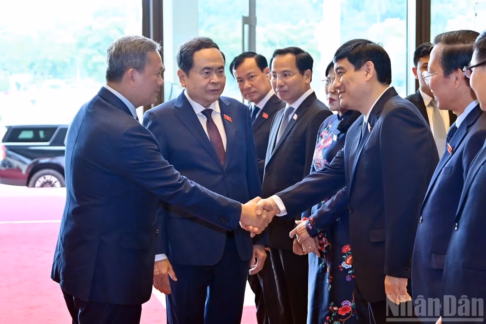 Le Premier ministre cambodgien Hun Manet aux côtés des dirigeants de l’Assemblée nationale du Vietnam.