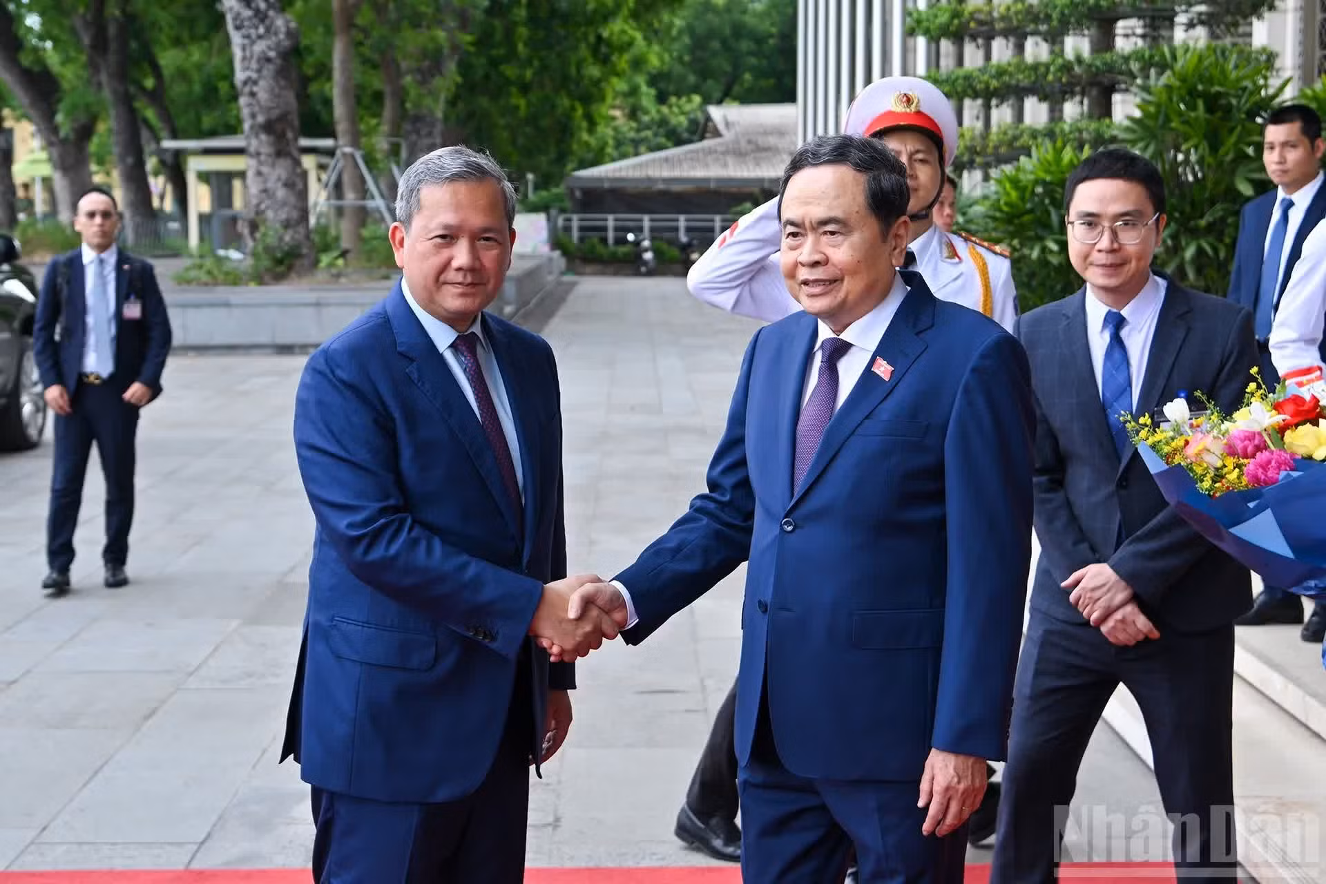Le président de l’Assemblée nationale Tran Thanh Man accueille le Premier ministre cambodgien Hun Manet.