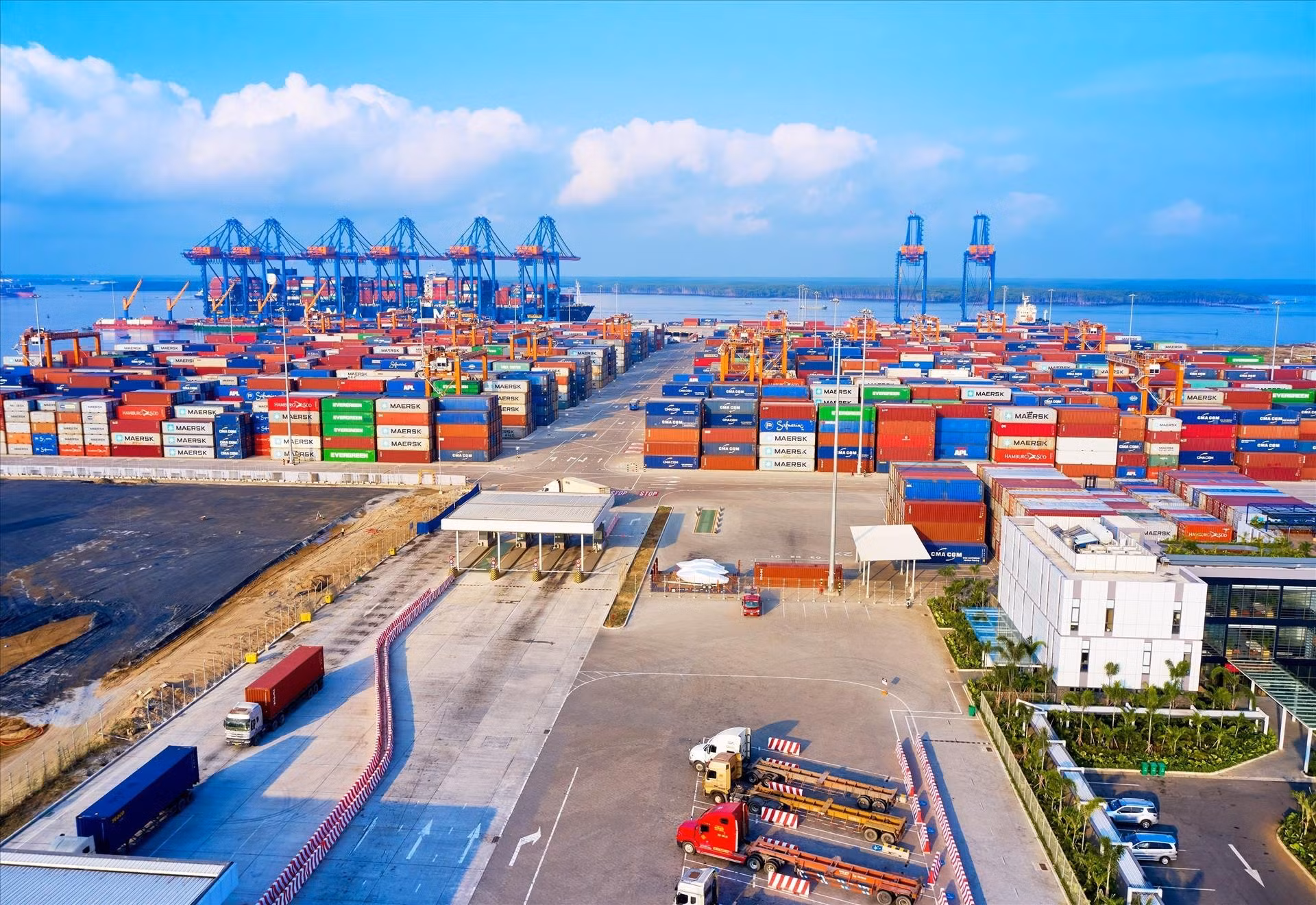 Au port de Cai Mep à Hô Chi Minh-Ville. Photo : VNA.