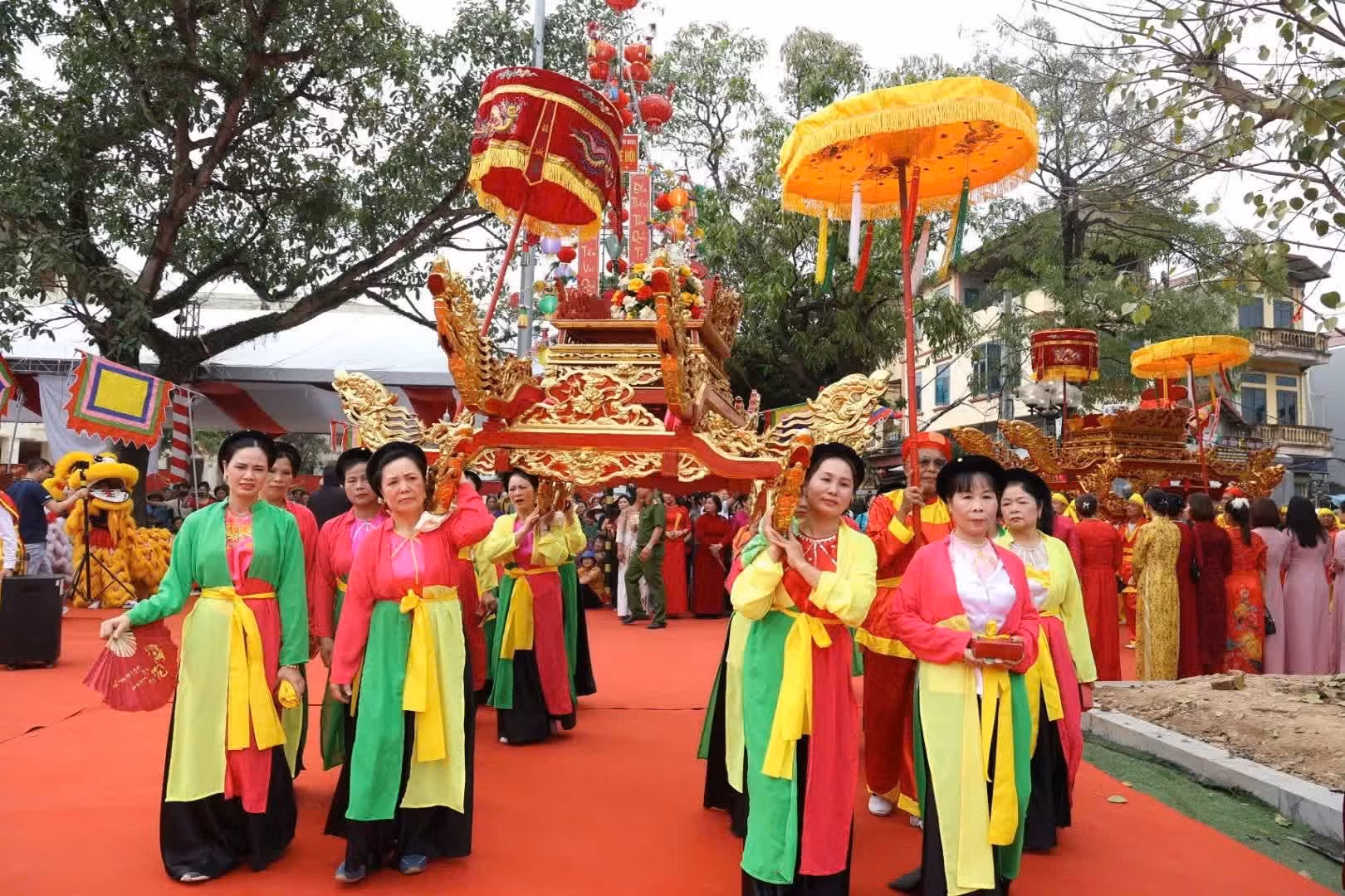 Cette année, le festival s’inscrit dans le cadre de la Semaine culturelle des origines vietnamiennes, qui se déroule du 19 au 22 avril, avec un large éventail d’activités culturelles, artistiques et rituelles de grande envergure.