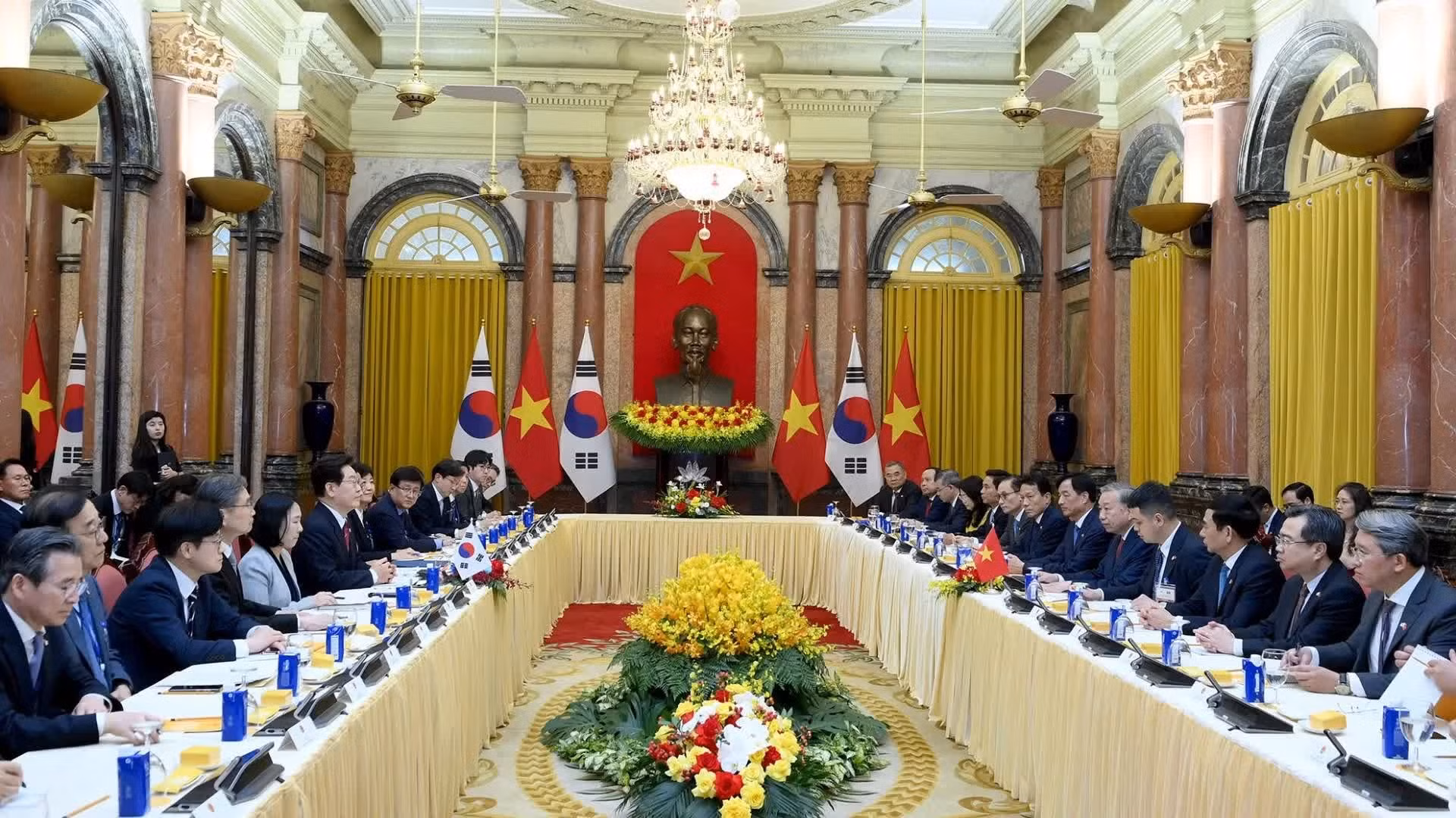 [Photos] Le secrétaire général To Lam s’entretient avec le président sud-coréen Lee Jae Myung