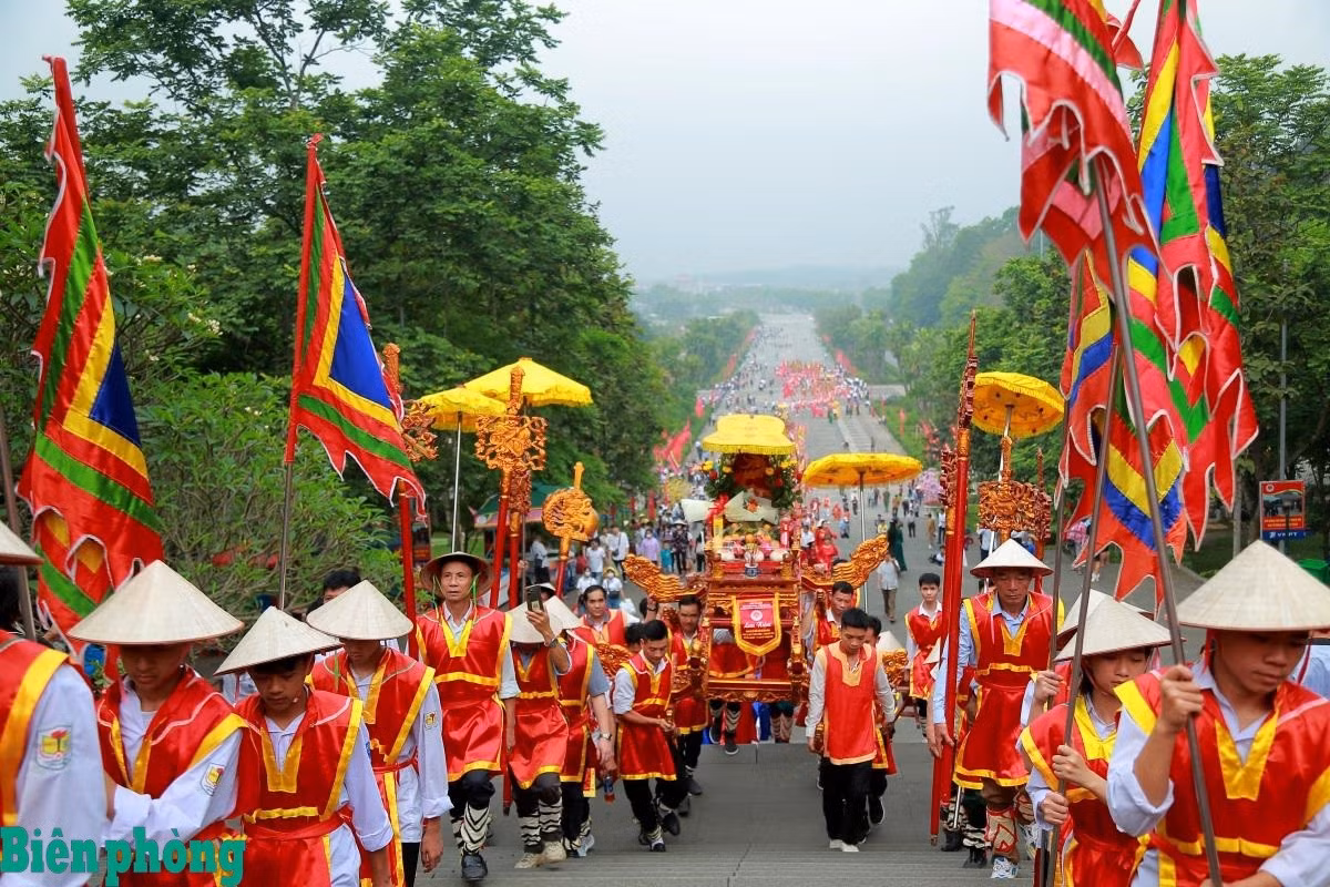 Où qu’ils se trouvent, les Vietnamiens préservent le culte des rois Hùng comme un rituel sacré, symbole d’identité et d’unité nationale. Photo : baobienphong.