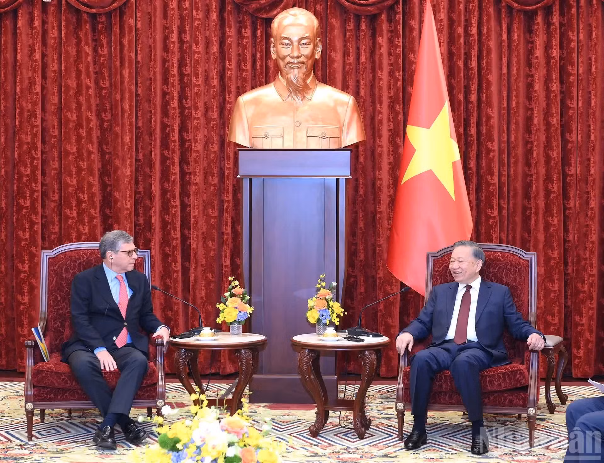Le dirigeant To Lam reçoit l'ambassadeur du Brésil, Marco Farani.