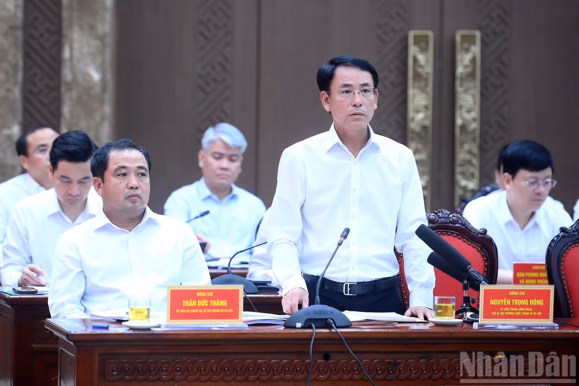 Nguyen Trong Dong, secrétaire adjoint permanent du Comité du Parti de Hanoï, s'exprime.