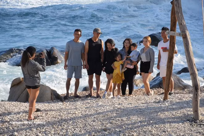 Hang Rai est une destination attirant un grand nombre de touristes. Photo : VNA.