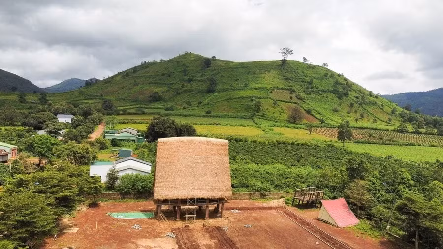 La maison rông du village de Ia Gri se trouve au pied du volcan Chu Đang Ya, dans la commune de Bien Ho. Photo : baogialai.