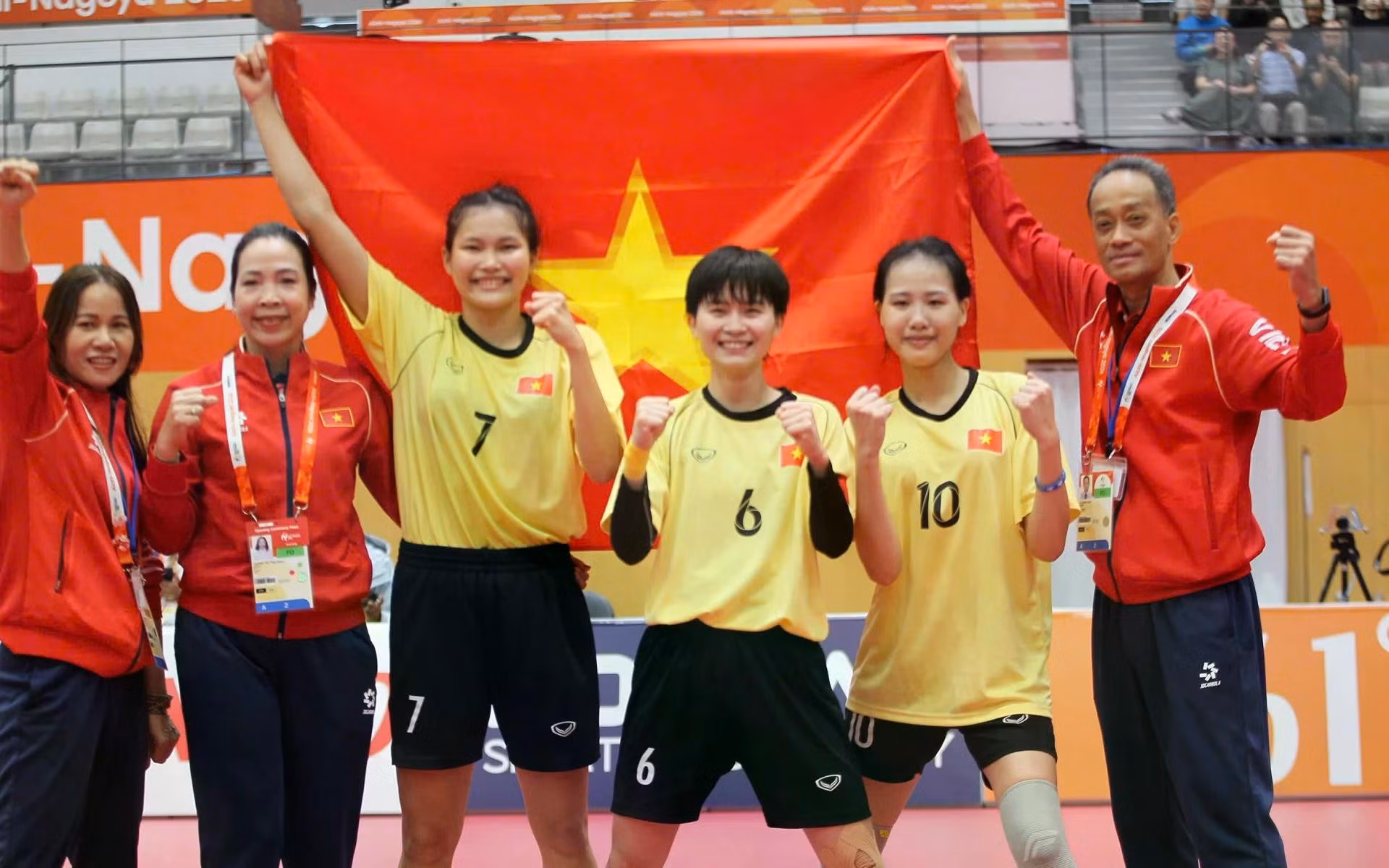 L'équipe féminine vietnamienne de sepak takraw a remporté la médaille d'or aux 20es Jeux asiatiques. Photo : baodaklak.
