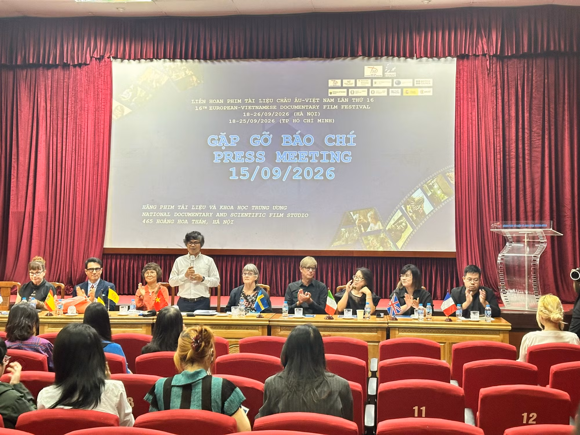 Lors de la conférence de presse consacrée à la présentation de la 16e édition du Festival du film documentaire Europe-Vietnam tenue ce matin à Hanoï. Photo : XD.