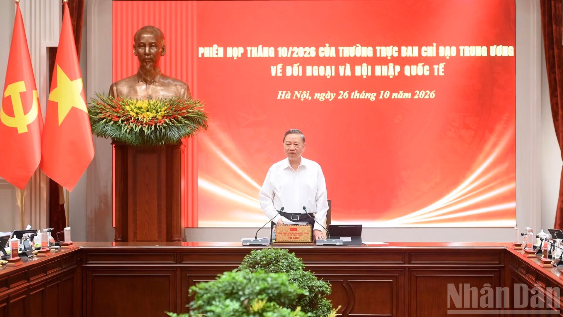 Le secrétaire général du Parti communiste du Vietnam et président To Lam prend la parole lors de la réunion.