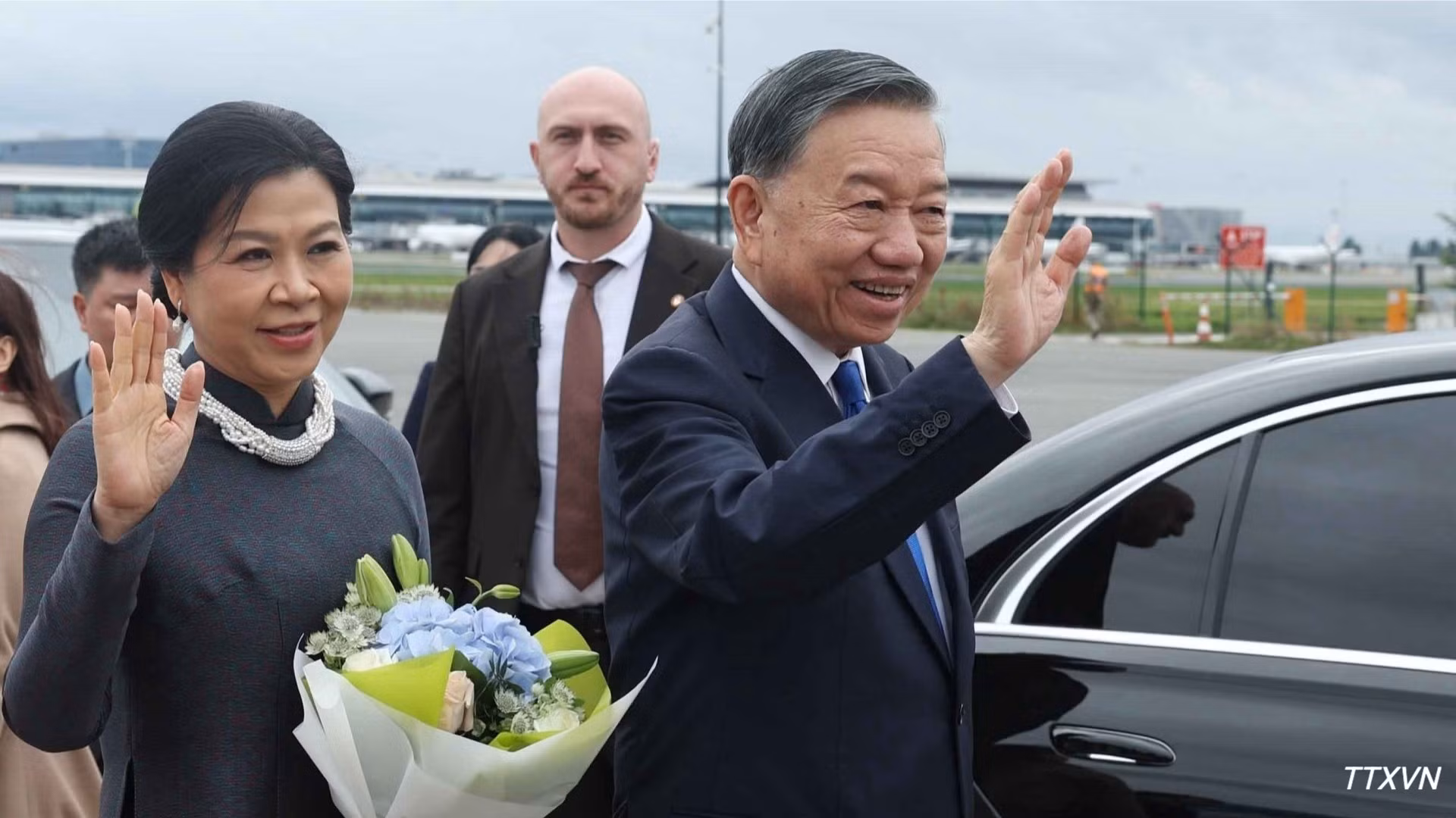Le secrétaire général du PCV et président To Lam et son épouse, Ngo Phuong Ly, sont arrivés à Bruxelles pour entamer une visite officielle auprès de l’Union européenne et en Belgique. Photo : VNA.