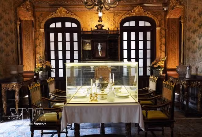 La salle à manger du palais An Dinh. Photo : VNA.