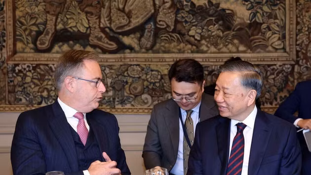 Le SG du PCV et président de la République, To Lam (à droite), et le Premier ministre belge, Bart De Wever. Photo : VNA.