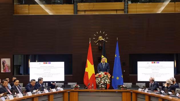 Le SG du PCV et président vietnamien, To Lam, prononce le 23 octobre, à Egmont - Institut royal des relations internationales, à Bruxelles, un discours intitulé "Transformer la vision en actions : de la volonté politique à un modèle de coopération". Photo : VNA