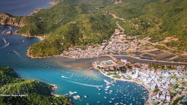 La beauté de la baie de Khanh Hoa. Photo : VNA.