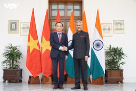Le ministre vietnamien des Affaires étrangères Le Hoai Trung et son homologue indien Subrahmanyam Jaishankar. Photo : VOV.
