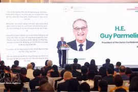 Le président de la Confédération suisse Guy Parmelin prononce un discours. Photo : VNA.