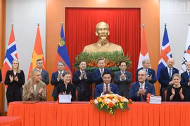 Cérémobie de signature de l'Accord de libre-échange Vietnam - AELE, le 18 octobre à Hanoï. Photo: Nhân Dân.