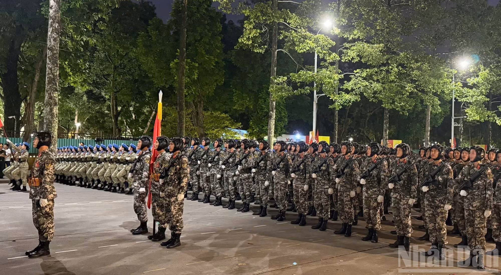 Les militaires sont prêts avant la répétition.