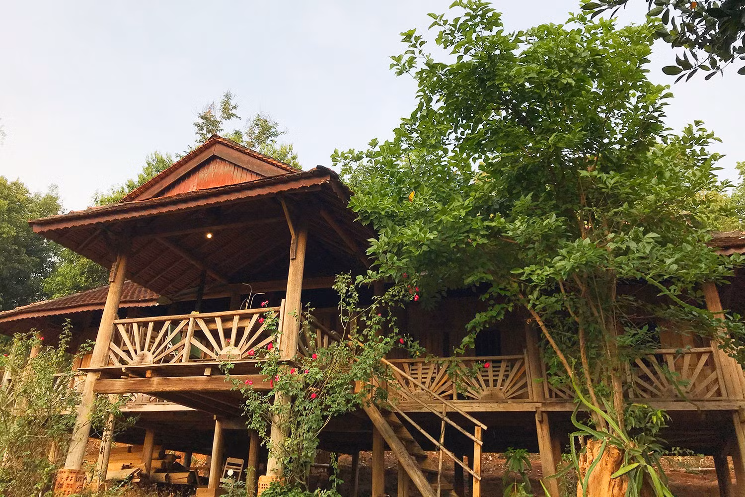 Un « homestay » au sein du village de tourisme écologique de Kon K’Tu. Photo : Autorité nationale du Tourisme du Vietnam