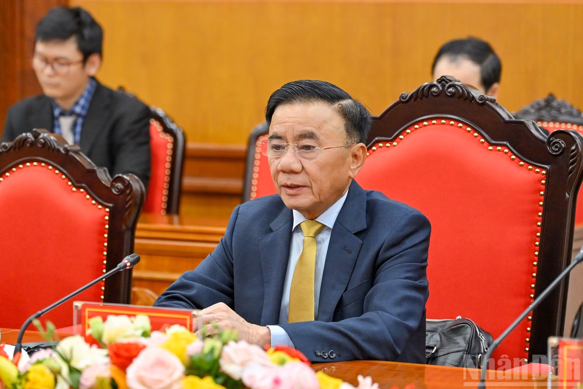 Le permanent du Secrétariat du CC du PCV Tran Cam Tu prononce une allocution lors de la rencontre.