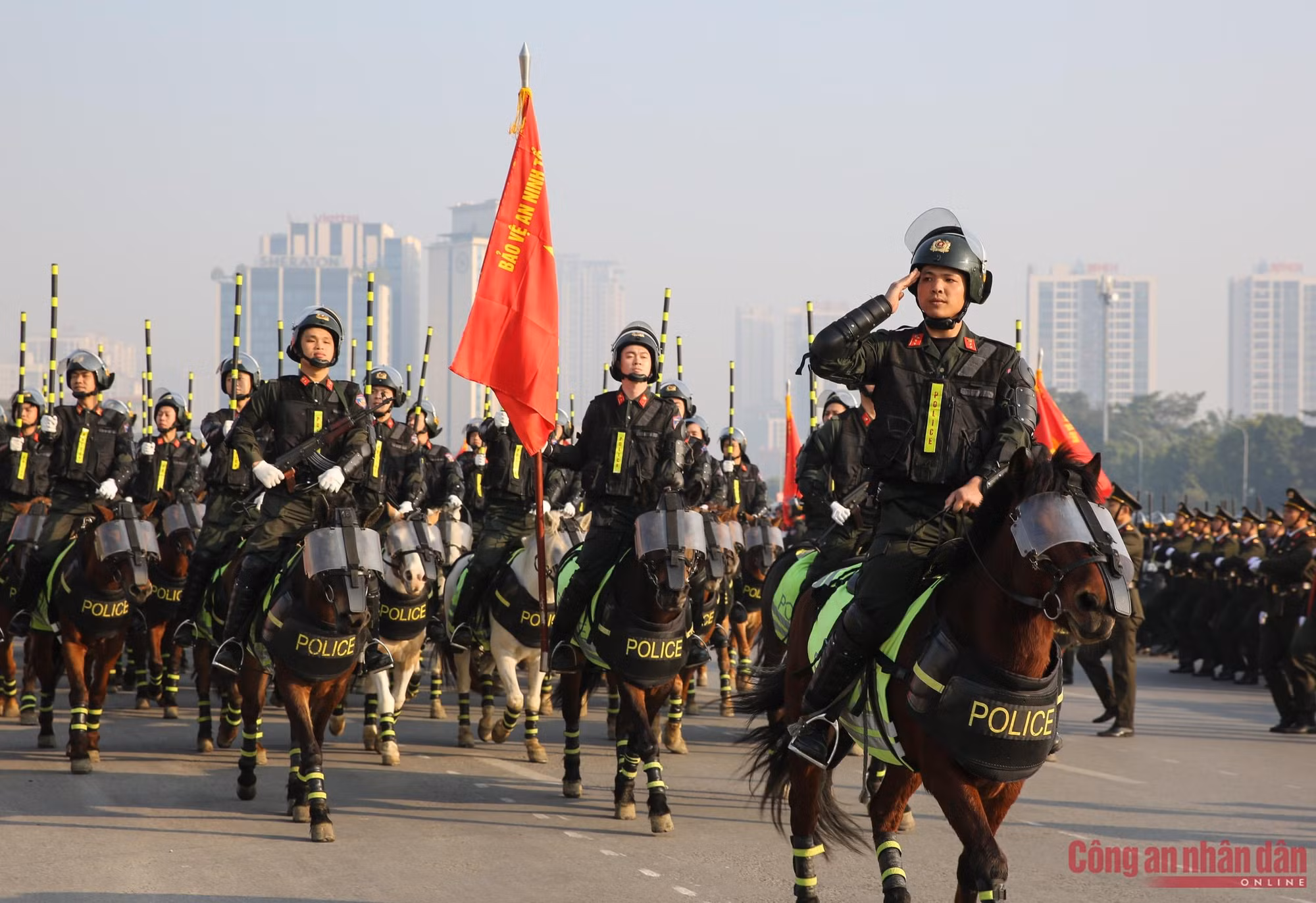 Le bloc de la cavalerie de la Police mobile, unité armée de combat concentré. Avec pour mission l’entraînement et l’utilisation de chevaux opérationnels, la cavalerie a, ces dernières années, bien accompli ses tâches de lutte contre la criminalité et de garantie de la sécurité lors d’événements importants.