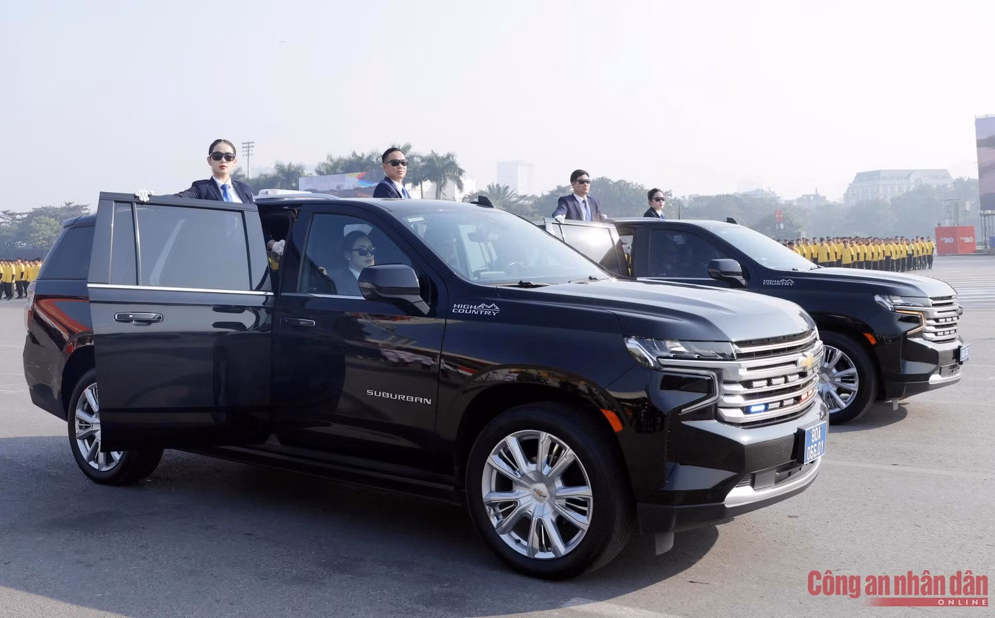 Ces moyens disposent de nombreuses fonctionnalités avancées permettant aux cadres et soldats de la Police de protection d’agir avec autonomie et confiance dans l’exécution de leurs missions. Le véhicule Chevrolet Suburban, par exemple, est doté d’une protection pare-balles, répondant aux exigences élevées de mobilité et de capacité de combat.