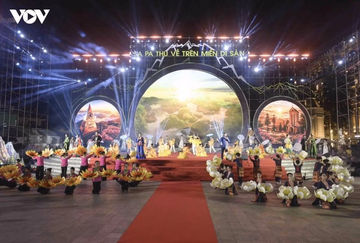 Une soirée d’ouverture haute en couleur pour le Festival d’automne de Sa Pa 2026, qui attire des milliers de visiteurs.
