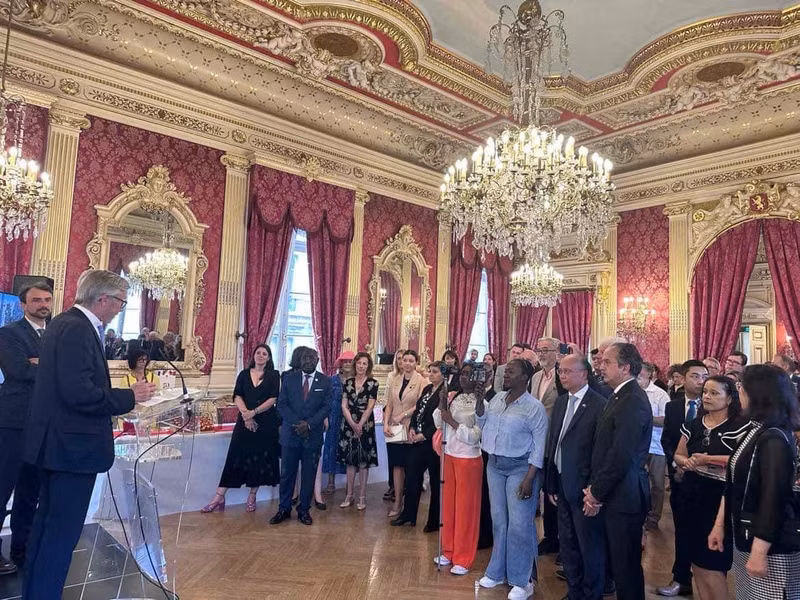 Cérémonie d’accueil tenue à l’Hôtel de Ville de Lyon. Photo : thoidai.com.vn