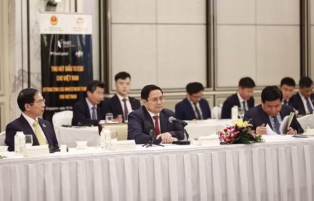 Le Premier ministre Pham Minh Chinh prend la parole lors de la réunion. Photo : VNA