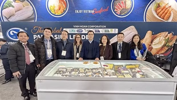 Dans le stand du Vietnam. Photo : VNA