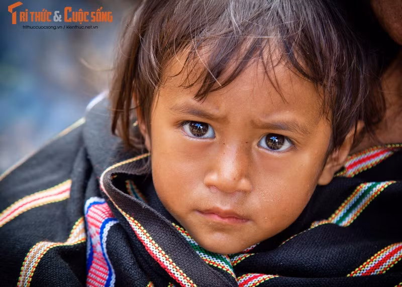 Un enfant Xă Đăng.
