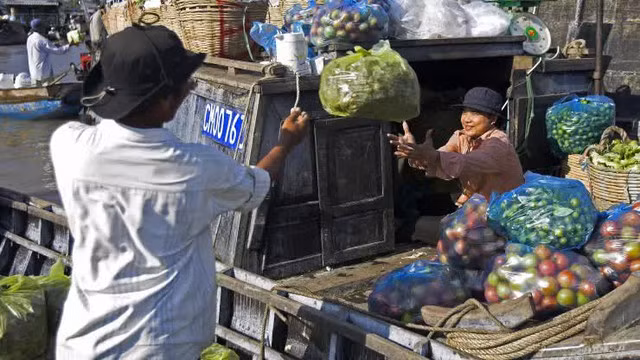 Le marché flottant. Photo : CNBC.