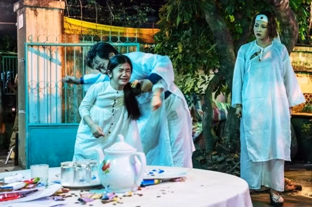 Une scène du film (L’obscurité brillante en français ou « Đêm tôi ruc ro » en vietnamien). Photo : thethaovanhoa