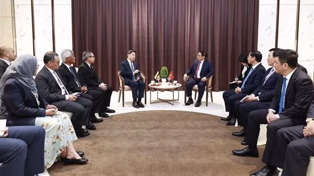 Le Premier ministre Pham Minh Chinh reçoit le deuxième ministre des Finances et de l’Économie du Brunei, Dato Seri Setia Dr Awang Haji Mohd Amin Liew Abdullah. Photo : VNA.