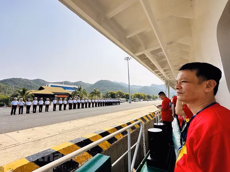 Les voyages de Truong Sa sont d’une grande importance dans le renforcement de la confiance dans les politiques du Parti et de l’État envers la communauté vietnamienne d’outre-mer, suscitant la fierté nationale des Vietnamiens d’outre-mer. Les voyages de Truong Sa sont d’une grande importance dans le renforcement de la confiance dans les politiques du Parti et de l’État envers la communauté vietnamienne d’outre-mer, suscitant la fierté nationale des Vietnamiens d’outre-mer.