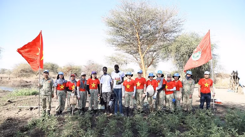 Les Casques bleus vietnamiennes participent activement à la promotion du modèle de soutien au développement agricole à Abyei. Photo : baoquocte.vn