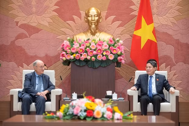 Le Vice-Président de l’Assemblée nationale du Vietnam, Nguyên Duc Hai (à droite) et le président du WUS Allemagne, le Dr Kambiz Ghawami. Photo : quochoi.vn