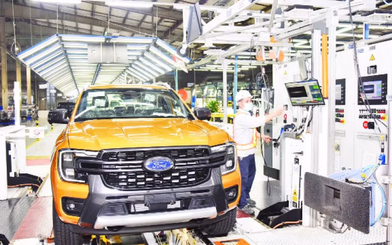 Dans l'usine de Ford à Hai Duong. Photo : NDEL.