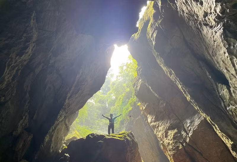 La grotte Son Nu mesure environ 1,8 km de long, avec une largeur allant de 20 m à 50 m et une hauteur moyenne d’environ 35 m. Photo : kinhtedothi.vn