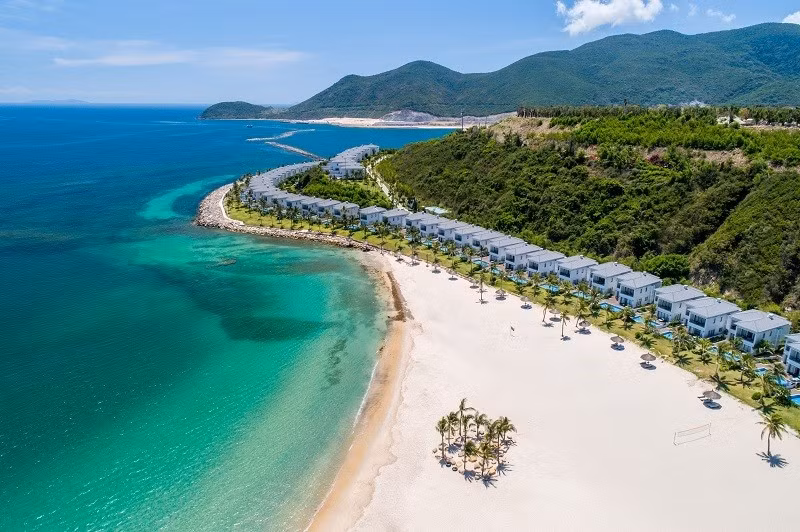 Nha Trang possède les plus belles plages du Vietnam, où l'on trouve du sable fin et blanc, de l'eau turquoise et un climat agréable. Photo : baoquocte.vn