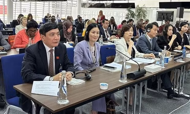 Bùi Van Cuong, secrétaire général de l’Assemblée nationale (AN) et président du Bureau de l’AN, lors de la conférence. Photo : VNA.