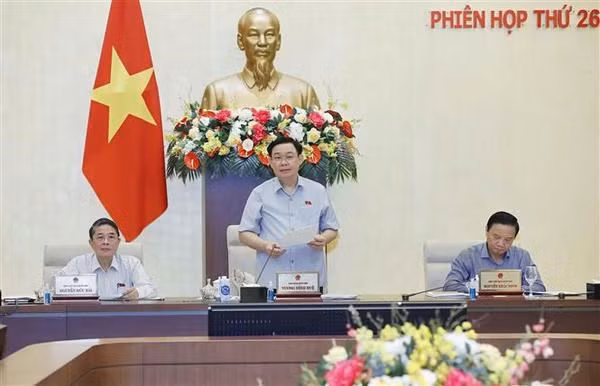 Le Président de l’Assemblée nationale, Vuong Dinh Huê s'exprime à la réunion. Photo : VNA.