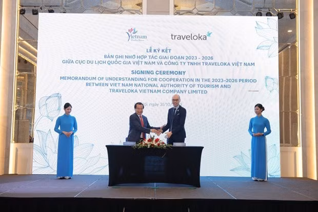 L'ANT du Vietnam et Traveloka ont signé un protocole d'accord pour renforcer les partenariats public-privé en faveur du développement durable du secteur touristique vietnamien. Photo : VNA.
