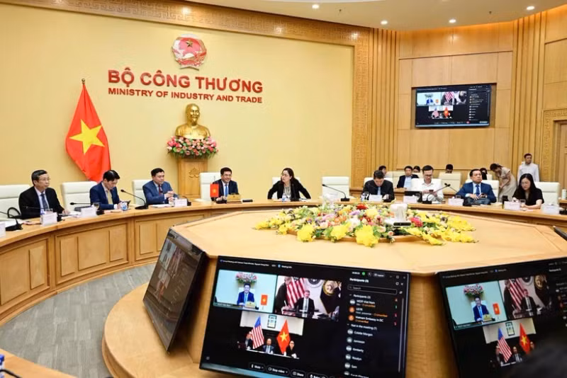 Le Vietnam et les États-Unis lancent des négociations économiques et commerciales bilatérales