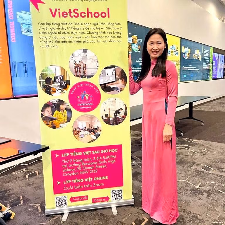 La docteuse Tran Hong Van, fondatrice de l'organisation promouvant la préservation de la langue et de la culture vietnamiennes VietSchool. Photo : thoidai.com.vn