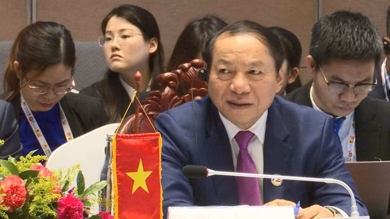 Le ministre vietnamien de la Culture, des Sports et du Tourisme, Nguyên Van Hung, lors de la réunion. Photo : VNA.