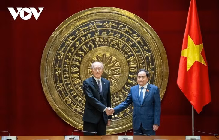 Le président de l’Assemblée nationale, Tran Thanh Man (à droite), et Zhang Quan, président de la Cour populaire suprême chinoise. Photo : VOV.