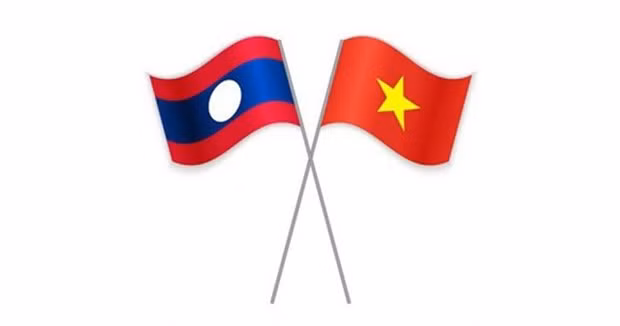Les drapeaux du Laos et du Vietnam. Source : VGP.
