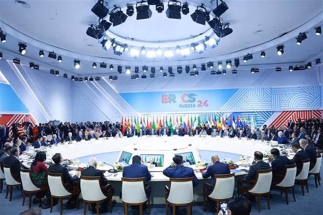 Le Premier ministre Pham Minh Chinh à la séance plénière du sommet des BRICS+ 2024. Photo : VNA.. Le Premier ministre Pham Minh Chinh à la séance plénière du sommet des BRICS+ 2024. Photo : VNA..